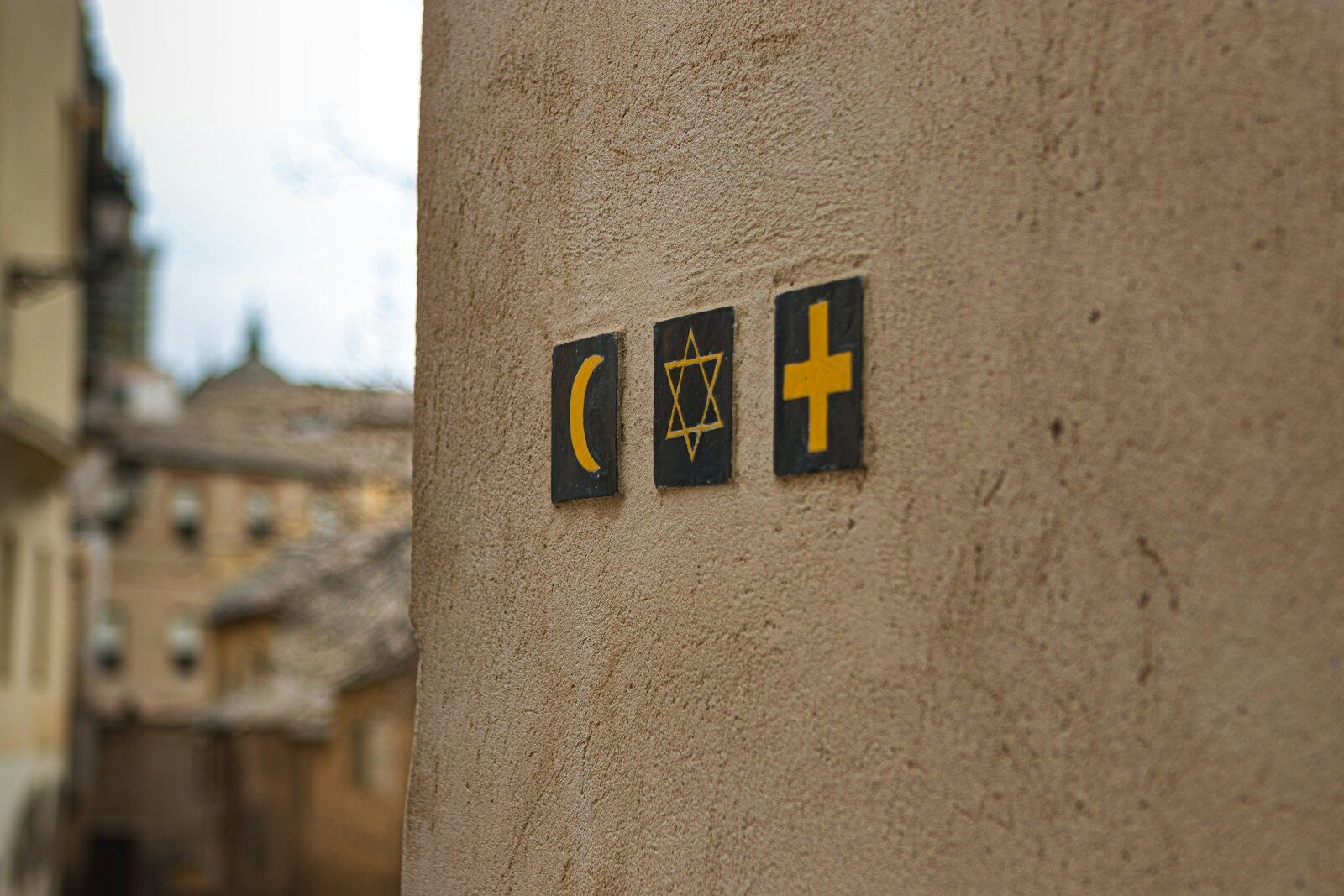 Photo by Noah Holm black and yellow no smoking sign