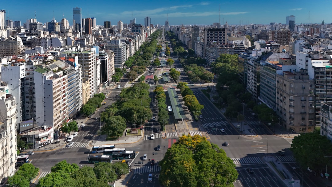 Vista aérea de Buenos Aires, Argentina, com a paisagem urbana da capital.