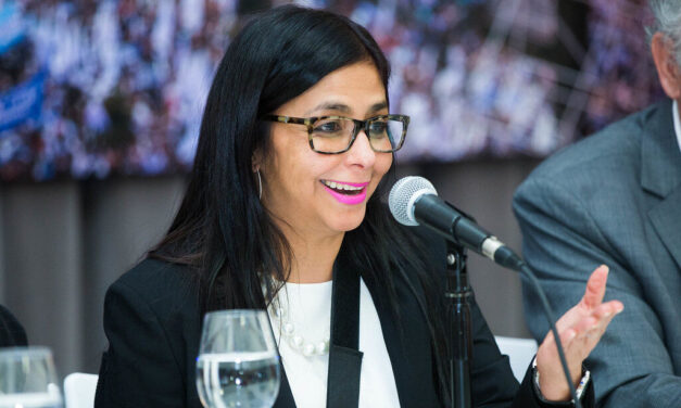 Delcy Rodríguez: a “tigre” do chavismo que herdou o poder após a captura de Maduro pelos EUA
